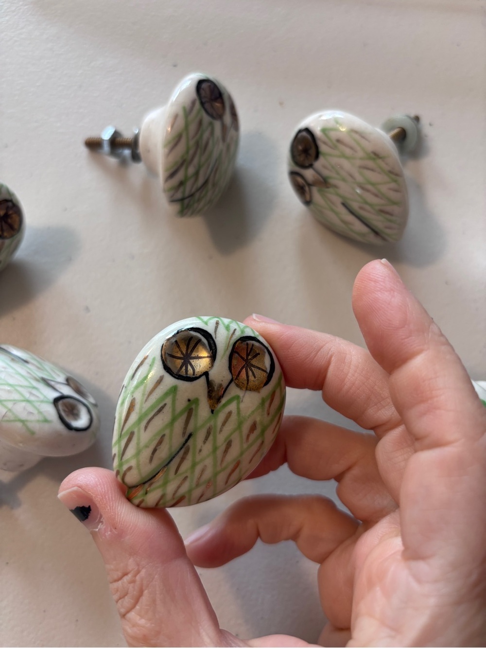 Anthropologie Calico Owl Knob Drawer Pulls Set of 8 Ceramic Hand Painted Gold - Picture 5 of 11
